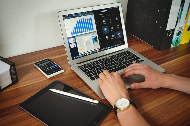 1760876349765324.jpg student-5224082_640.jpg